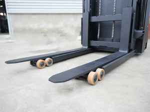 Grosir CDD15/CDD20 1.5t & 2ton Stacker Elektrik Tipe Stand-on dengan Platform 3m 4m 4.5m 5m 5.5m 6m <span class=keywords><strong>Forklift</strong></span> Harga Terjangkau - Product Image 6