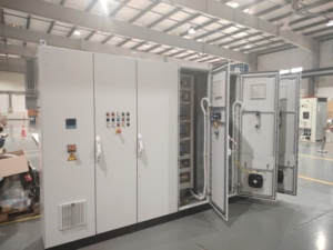 ตู้ควบคุมมอเตอร์ (MCC) ได้รับการรับรองมาตรฐาน IEC 380V พร้อมแผงจ่ายไฟฟ้าอุตสาหกรรม บัสบาร์ทองแดง และสวิตช์เกียร์ไฟฟ้าเหล็ก - Product Image 3