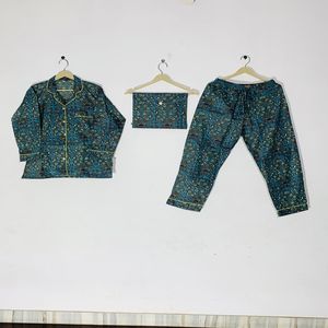 Conjunto de Pijama Floral Estampado a Mano - Ropa de Dormir de Algodón Artesanal, Ropa de Dormir Bohemia de Verano para Mujer y Regalo para Ella - Product Image 1