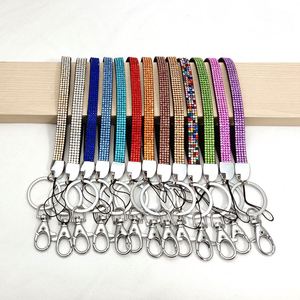 Bracelet de téléphone personnalisé avec logo, strass en fer, diamants étincelants, lanière de poignet en cristal, porte-clés de voiture scintillant de luxe - Product Image 1