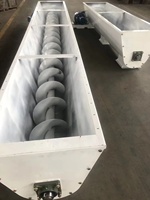 Système de convoyeur à vis sans tige pour le transfert de boues d'installations de traitement des eaux usées avec corps de godet en acier inoxydable
