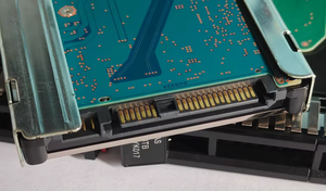 قرص صلب داخلي جديد وأصلي 7XB7A00028 بسعة 1.8 تيرابايت SAS 12 جيجابت في الثانية 10000 دورة في الدقيقة 2.5 بوصة للمؤسسات لتخزين ونسخ احتياطي لبيانات الخوادم - Product Image 2