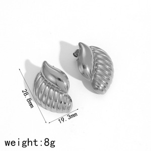 ต่างหูแบบติดหู รูปทรงหยดน้ำหยักศก ทอง 18k สแตนเลสสตีล เครื่องประดับแฟชั่นสำหรับผู้หญิง - Product Image 4