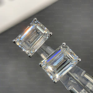 ต่างหูเพชรทรงเหลี่ยมมรกตที่ได้รับการรับรองจาก IGI ตัวเรือนทองคำขาว 9K-18K แบบสี่ก้านสำหรับผู้หญิง - Product Image 5