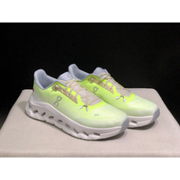 Chaussures de course ultra-légères pour hommes et femmes pour la randonnée de loisirs printanière absorbant les chocs avec des caractéristiques de marathon élastiques respirantes