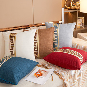 Funda de Cojín Decorativa Navideña de Estilo Rústico Moderno, con Diseño Griego en Rojo, Cuadrada, Suave y Tejida, para Sofá, Cama y Decoración del Hogar - Product Image 3