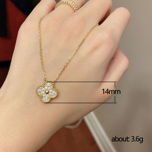 Collana con Ciondolo a Quadrifoglio per Donne, Catena Semplice ed Elegante per Uso Quotidiano, Accessorio Versatile per Outfit Casual e Regalo - Product Image 4