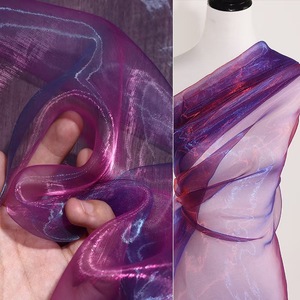 Tissu en <span class=keywords><strong>organza</strong></span> bicolore en gros, dégradé irisé, gaze perlée, voile doux pour la décoration de robes - Product Image 2