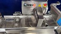 Machine à enrober et à glacer les gâteaux au chocolat multifonctionnelle à haute efficacité, en acier inoxydable 304, avec une capacité de 2 m/minute
