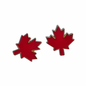 Wholesales custom maple leaf shape metal soft enamel Canada travelling souvenir lapel pin