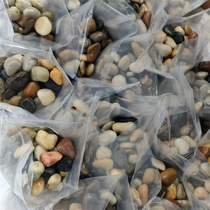 Hoogwaardige gepolijste kiezelsteentjes voor tuinlandschapsarchitectuur, aquariumdecoratie, paden; zwart, wit en meerkleurige stenen - Product Image 1