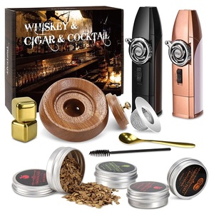 Whisky Smoker Kit für Freunde Ehemann Papa Old Fashioned Cocktail Kit mit 4 Geschmacks richtungen Wood Chips Cocktail Smoker Kit mit 2 Fackeln - Product Image 1