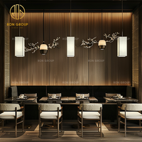 Mobilier de restaurant Ron Group : Banquettes en cuir sur mesure, table carrée, ensemble de chaises personnalisées en tissu pour restaurant