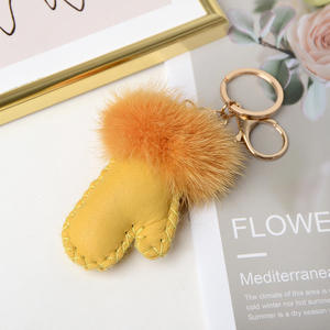 Gants créatifs de luxe mignons, pendentifs pour sac à main en <span class=keywords><strong>laine</strong></span>, décoratifs, petits pompons en fourrure de vison, <span class=keywords><strong>porte</strong></span>-clés - Product Image 4
