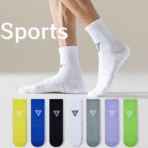 Chaussettes de sport personnalisées de haute qualité pour hommes, chaussettes de course en coton peigné, chaussettes athlétiques mi-mollet, fabricant de chaussettes personnalisables - Product Image 1