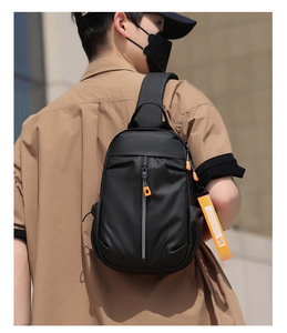 Sac bandoulière multifonctionnel léger et imperméable pour homme, en tissu Oxford, avec fermeture éclair et port USB - Product Image 5