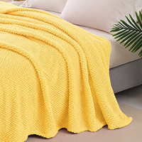 Vente en gros couverture flanelle jacquard côtelée, douce fausse fourrure polaire pour canapé lit déco, OEM ODM personnalisable.