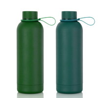 Bouteille à boire de haute qualité Bouteille d'eau en acier inoxydable à double paroi sous vide Bouteille d'eau en métal isolée avec logo personnalisé