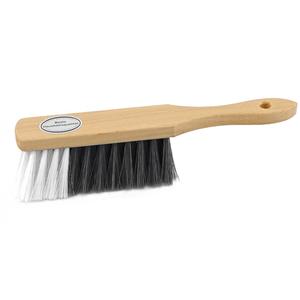Brosse à main avec poils noirs et blancs, manche en bois, pour les tâches de nettoyage - Product Image 1