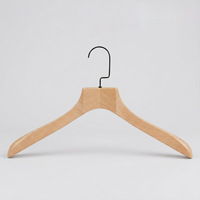 Cintres en bois personnalisés avec logo, cintres à épaules larges en bois de hêtre pour costumes et vestes