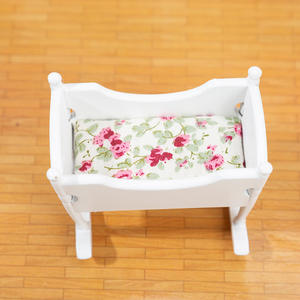 Casa <span class=keywords><strong>de</strong></span> muñecas en miniatura para niños pequeños, cuna <span class=keywords><strong>de</strong></span> madera pequeña para dormir - Product Image 4