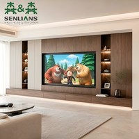 Meuble TV mural contemporain en placage de noyer et crème avec panneaux à grain vertical, niches éclairées et tiroirs à ouverture par pression