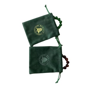 Pochette à bijoux en velours satiné de luxe avec logo gaufré recyclable, avec cordon de serrage, pour cadeaux - Taille et couleur personnalisables - Product Image 1