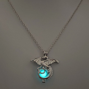 Estilo Europeo Americano Simple Luminoso Animal Noche Luminoso Dragón Transfronterizo Venta caliente Collares colgantes <span class=keywords><strong>de</strong></span> moda - Product Image 6