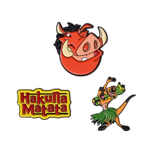 Divertido EE. UU. Anime dibujos animados bailando León insignia <span class=keywords><strong>Hakuna</strong></span> <span class=keywords><strong>Matata</strong></span> PIN - Product Image 1