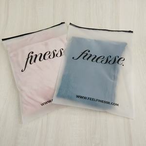 Bolsa con cierre hermético PE esmerilada similar a la marca Icon para camisetas, prendas de vestir, ropa, zapatos, calcetines, bolsa con cremallera para empaque - Product Image 2