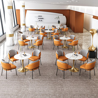Ensemble de table et de chaises de salle à manger en métal moderne de luxe léger pour la maison - Halls d'hôtel et salons de clubs - 1 table 4 chaises