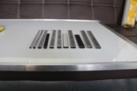 Espaciadores de barra de aluminio para puertas y ventanas de vidrio aislante de gama completa Perfiles de ventana de vidrio especiales para casas de contenedores