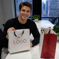 Sacs de shopping en papier couché écologiques imprimés avec logo personnalisé, sacs cadeaux réutilisables de luxe pour les petites entreprises