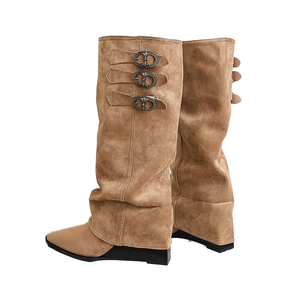 Bottes hautes en cuir véritable à talon épais, style créateur, avec boucle de ceinture classique et semelle en caoutchouc, pour l'hiver, vente en gros - Product Image 1