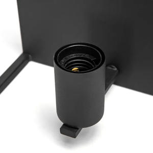 Applique in metallo E27, design moderno, ideale per l'illuminazione interna e la decorazione degli spazi. - Product Image 3