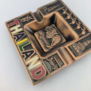 Cenicero de plata de mesa portátil personalizado para adultos en 3D Cenicero de cigarros de viaje artístico personalizado Cenicero de <span class=keywords><strong>Metal</strong></span> de forma cuadrada barato - Product Image 2