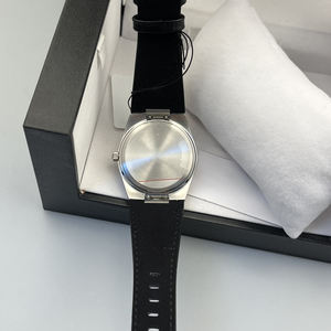 Reloj de Diseño Clásico con Esfera Redonda y Logotipo Personalizado, Resistente al Agua, con Correa de Cuero Genuino y Caja Original - Product Image 6