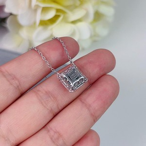 FYXL-1147 Le pendentif et la chaîne sont tous deux en argent sterling 925 avec des pierres de zircon synthétique. Un collier luxueux et élégant à maillons carrés - Product Image 2