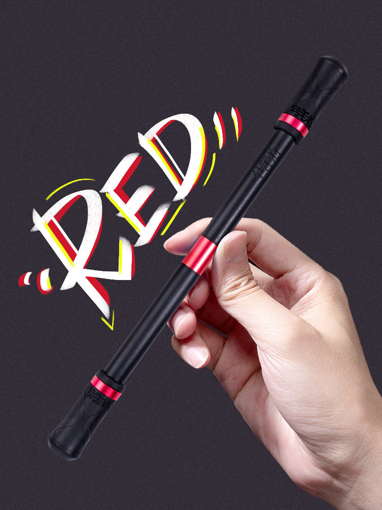 Noir avec des anneaux rouges