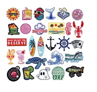 Nouveaux patchs brodés personnalisés sur le thème de l'été, de la plage, du golf, de la planche de surf, de l'homard, de la vague, de la torche, du hippocampe, du gouvernail et du jus d'orange, en stock