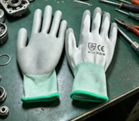 Gants de travail antistatiques ESD à faible peluchage 13G en nylon sans couture avec revêtement de paume en PU pour l'assemblage électronique en salle blanche
