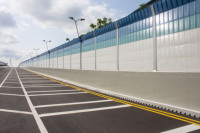 Fabricant de panneaux acoustiques insonorisants pour clôtures anti-bruit extérieures sur autoroute