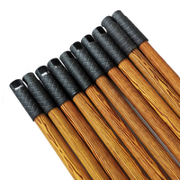 Manche de balai en bois enduit de plastique de grain de bois pour la longue poignée de brosse de foule de balai pour des outils de nettoyage