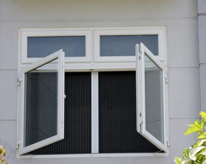 Projet de chambre à coucher de villa personnalisée et fenêtres à battants en aluminium à double vitrage avec moustiquaires - Product Image 1