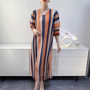 Ultimo <span class=keywords><strong>Modello</strong></span> 2025 Abito da <span class=keywords><strong>Donna</strong></span> con Gonna Plissettata a Righe e Frange, 100% Cotone, Stile Casual, Abito di Alta Gamma per Vacanze - Product Image 1