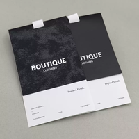 Étiquette rectangulaire élégante en carton, coins nettes, impression offset de haute qualité, détails en police fine, couleur personnalisée, boucle de sangle, pour marque de vêtements