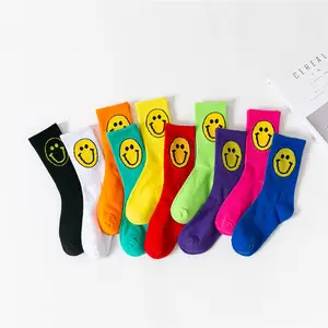 Mehrfarbige Cartoon Smile Face Socken Bestickte Baumwolle Crew Socke Justin mit der gleichen Modetrend Socke