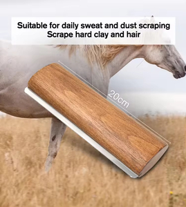 Brosse de toilettage pour chevaux en bois de 20 cm avec logo personnalisé, grattoir à sueur, peigne à curry, outil de démêlage, outils de soin pour chats et chiens - Product Image 5