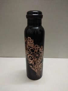 Compre una botella de agua de cobre hecha a mano con diseño floral, una bebida ayurvédica duradera para la hidratación y una elegante decoración del hogar. - Product Image 5