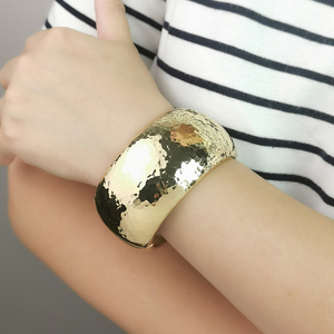 أساور كبيرة واسعة واسعة البيان الكفة نمط مطرقة المعادن سوار اكسسوارات سحر هندسية - Product Image 1